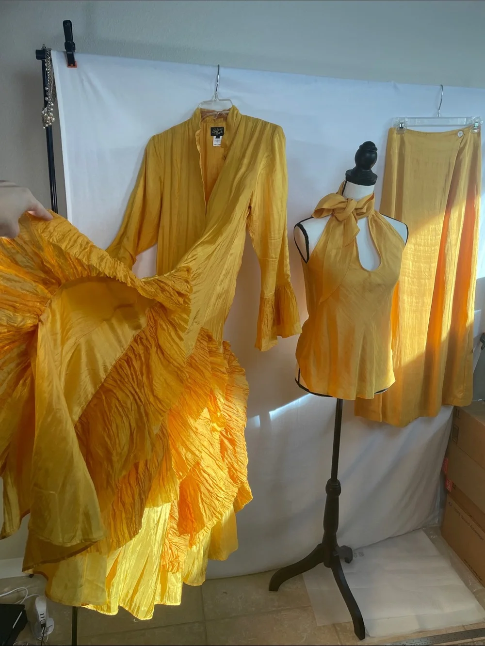 100 % silk 3 pc ruffle Sabina Bach Palm Desert CA dress bell sleeve tank pants